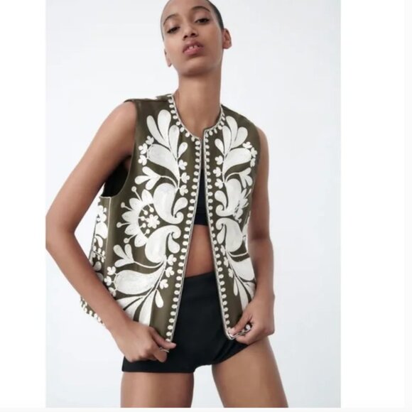 Zara Jackets & Blazers - Zara CONTRAST EMBROIDERED VEST Olive Green/White Size M